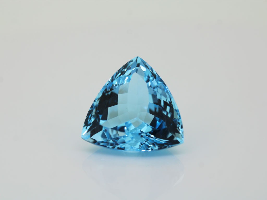 Topaze swiss blue fine traitée troidia 20x20x20mm 31.69cts