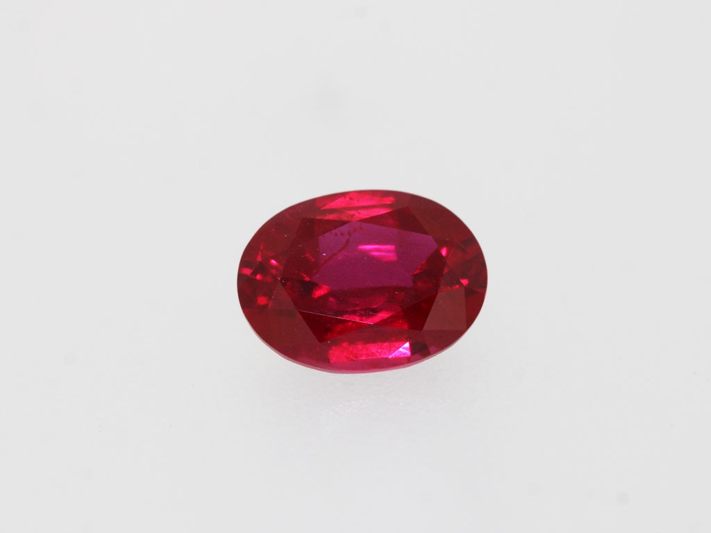 Rubis synthétique ovale 8x6mm 1.56cts