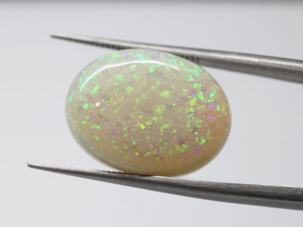 Opale cabochon ovale 18x14x5mm 8.90cts