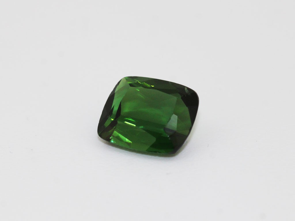 Tourmaline verte coussin 8.5x7mm 2.15cts