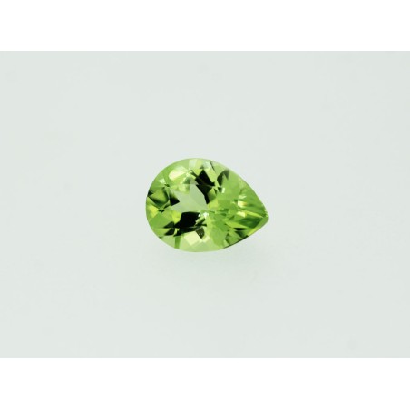 Péridot Fin Poire 9x7mm 1.75cts