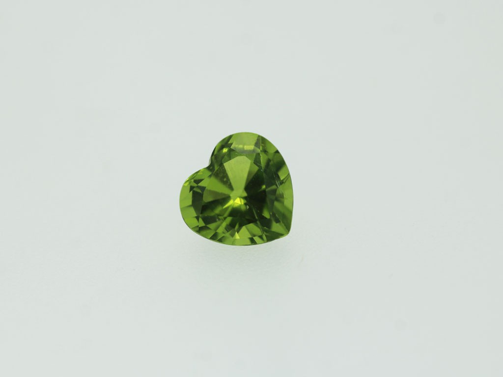 Péridot Fin Coeur 8x8mm 1.88cts