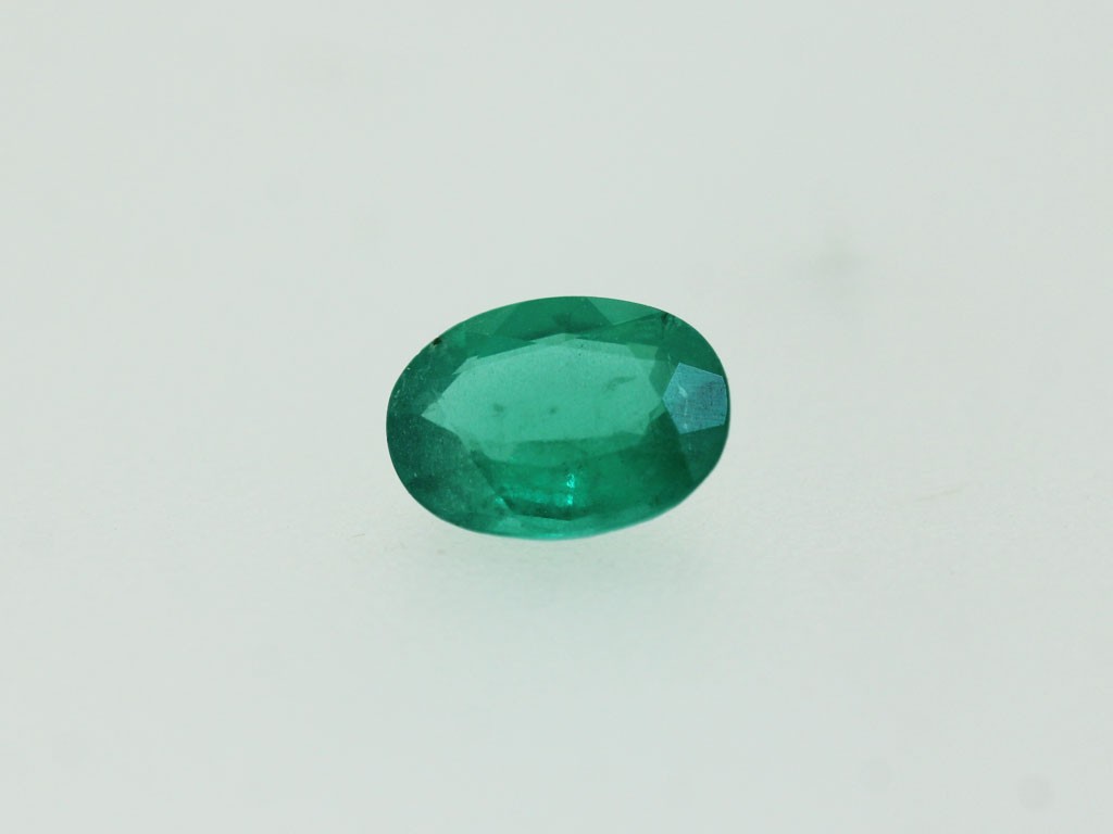 Emeraude fine ovale 7x5mm 0.59ct