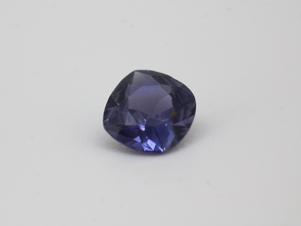 Saphir Violet Coussin 5.5x5.5mm 0.71ct