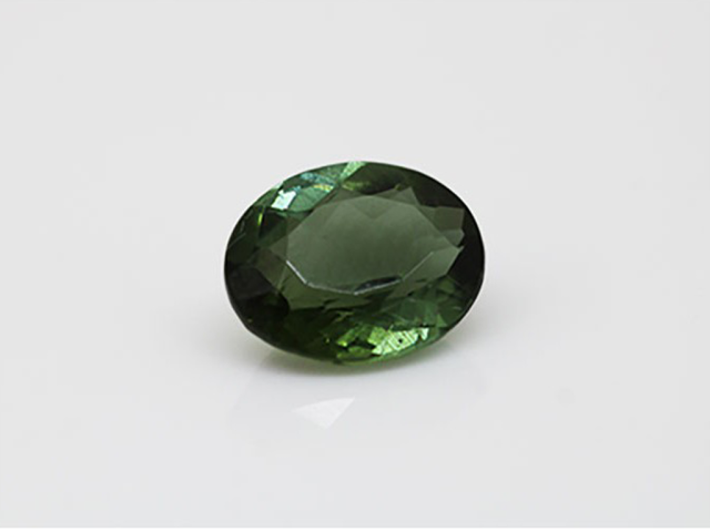 Tourmaline ovale verte...