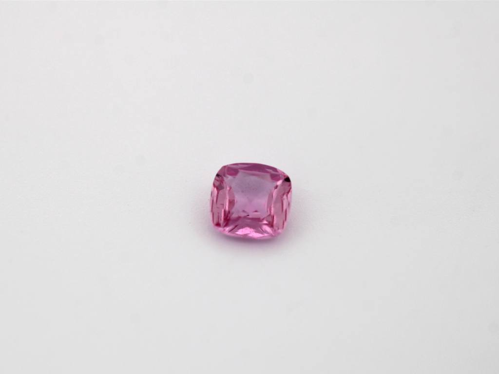 Saphir rose C.A 4x4mm 0.30ct